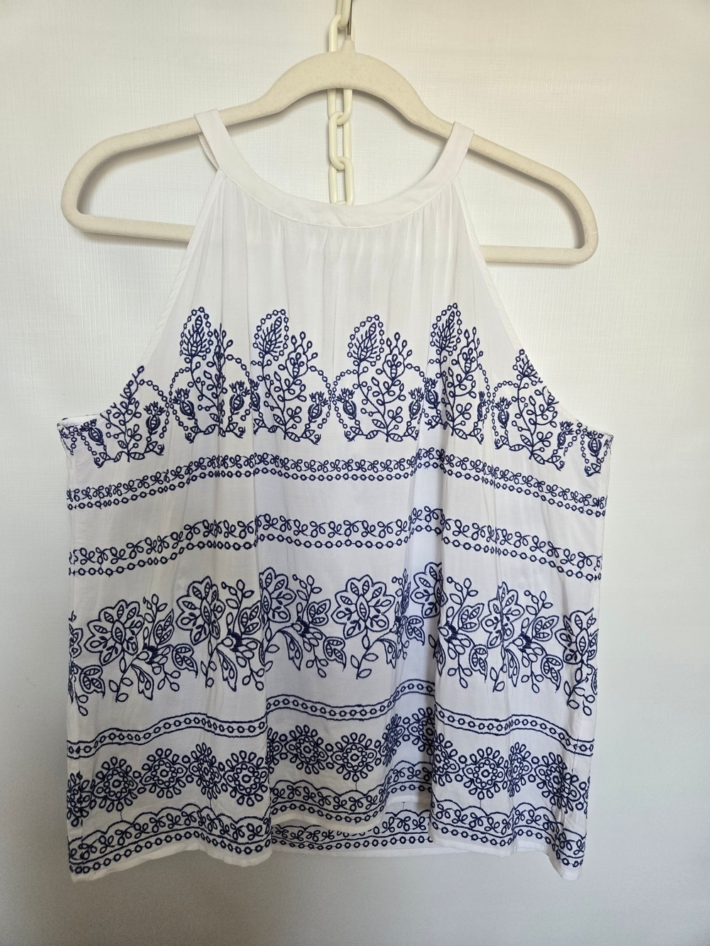 LOFT HALTER TOP WOMEN WHITE BLUE EMBROIDERED FLORAL NWOT SZ LARGE